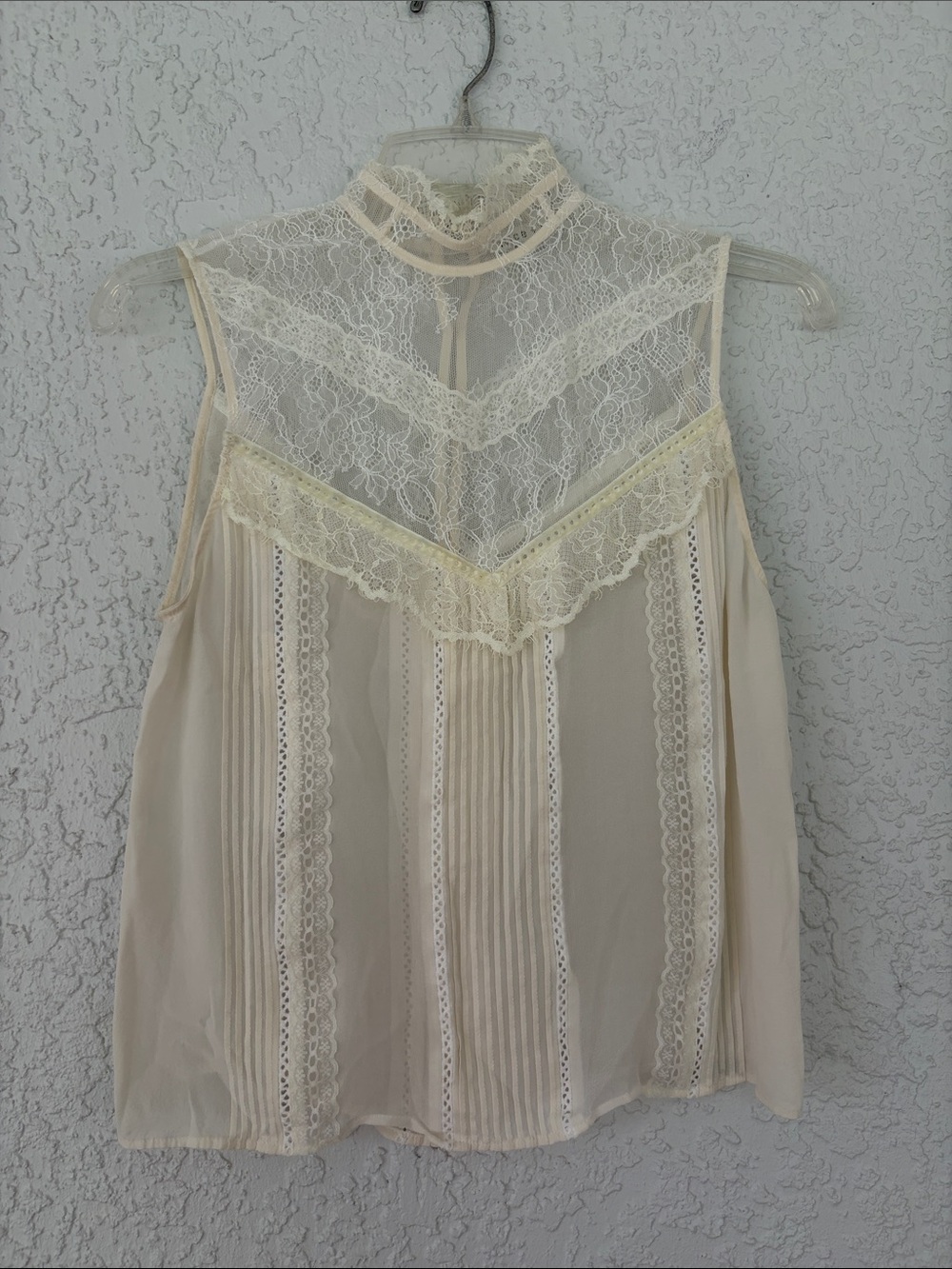 Alice + Olivia Cream Lace High-Neck Sleeveless Camisole